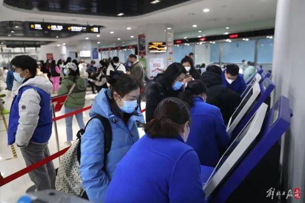 上海交警：春运节前出行高峰预计在1月25日前后，约100万人次/日